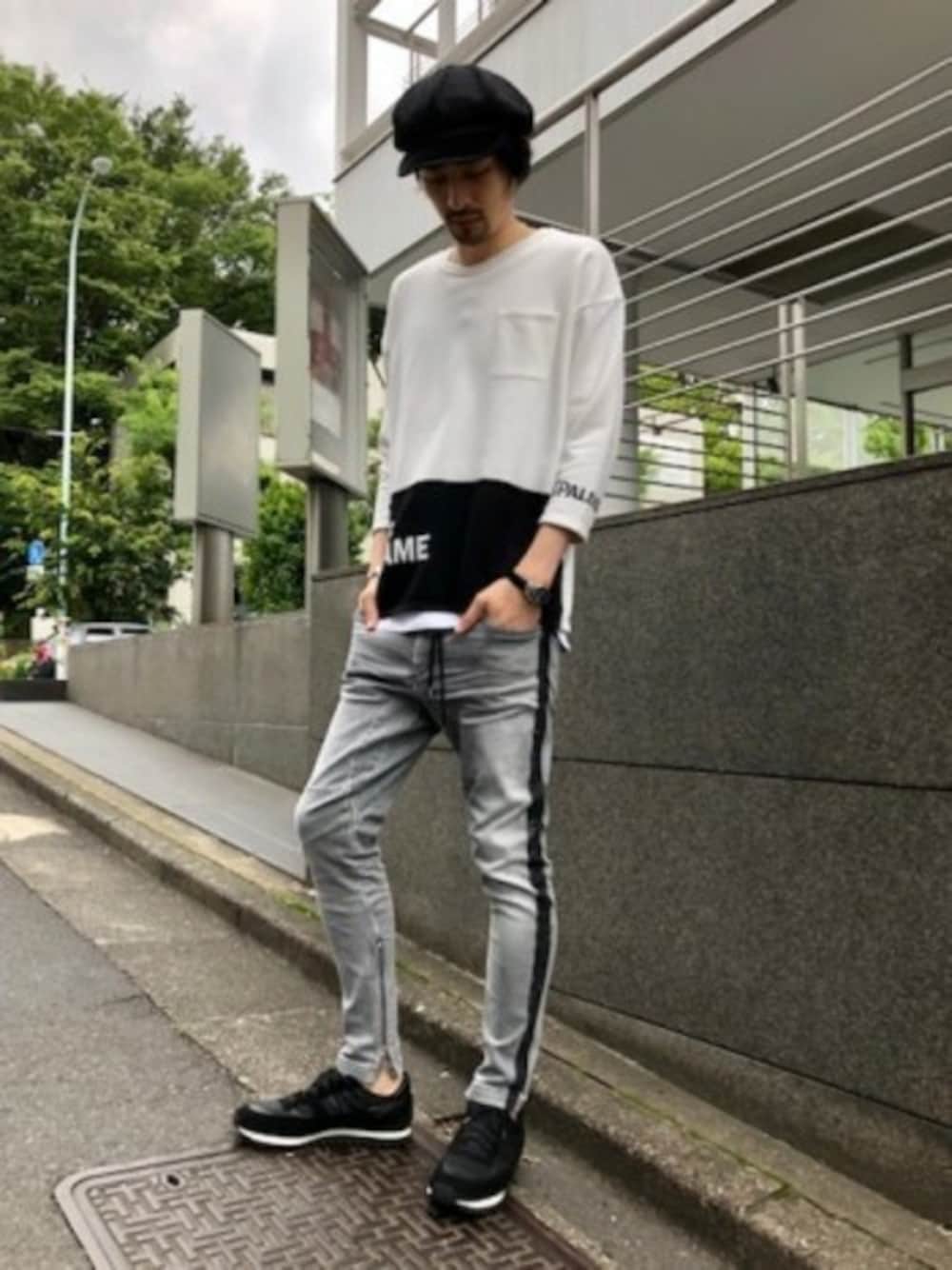 「スニーカー、デニム、スポーツミックス、代官山、7分袖、5351 POUR LES HOMMES、SPALDING、ZDA、ジョガーデニム」｜「5351 POUR LES HOMMESの【SPALDINGコラボ】コンビデザインTシャツ（Tシャツ/カットソー、ホワイト系）」を使った、MA-NAさん（メンズ・187cm）の夏コーディネートの1枚目の写真