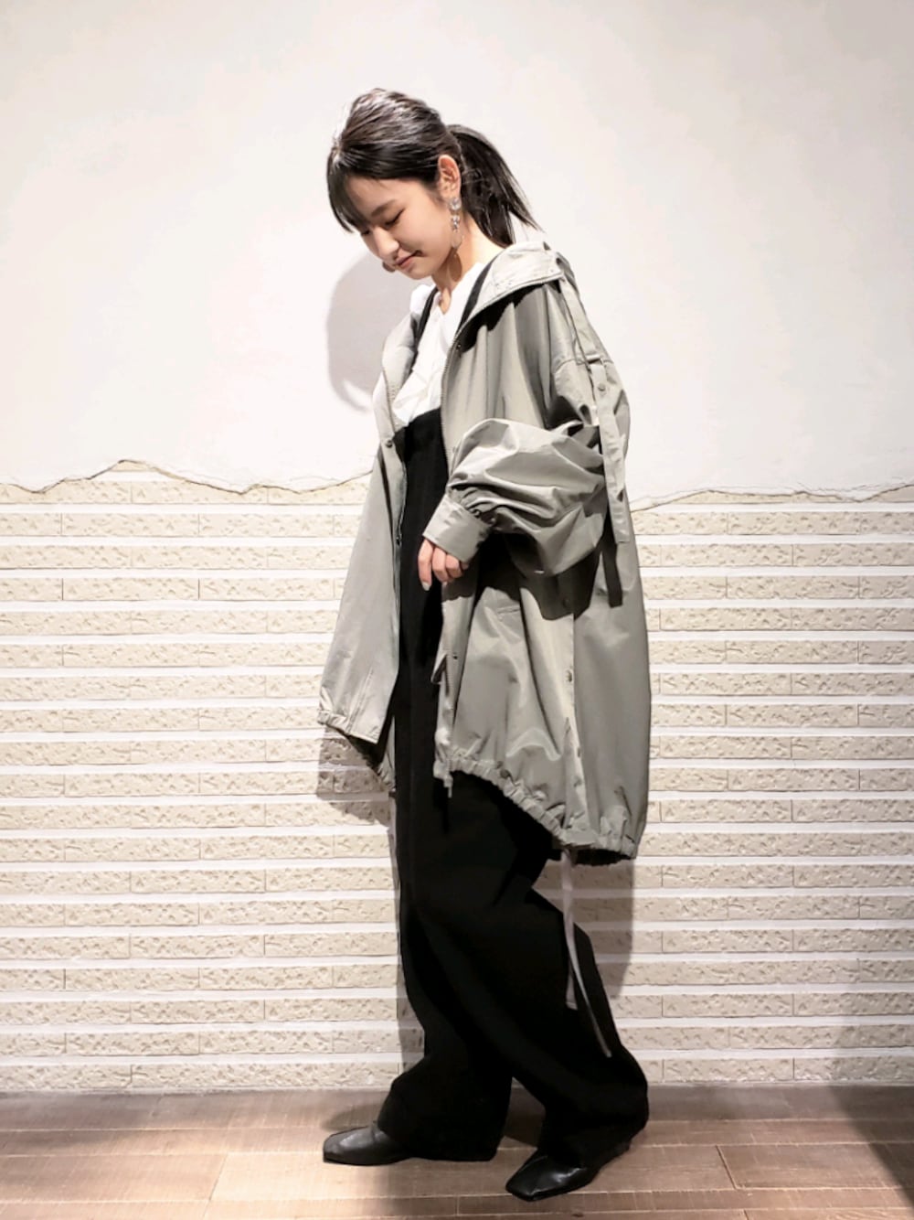 「JEANASiS、ジーナシス、春、カジュアル、ootd、ラフ、オーバーサイズ、オーバーオール、デート、オトナカジュアル」｜「JEANASISのモンスターパーカー/935446（ミリタリージャケット、グリーン系）」を使った、さちさん（レディース・162cm）の春コーディネートの1枚目の写真