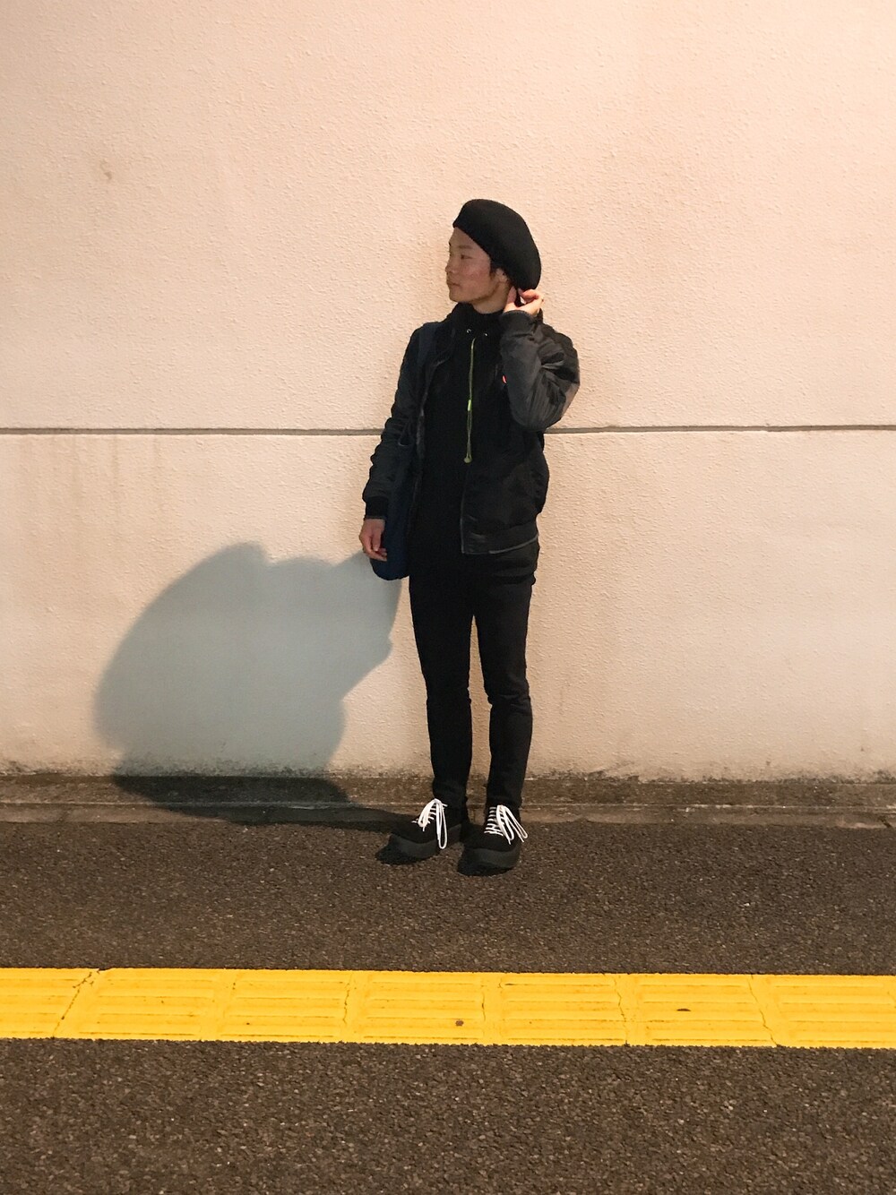「UNIQLOのアイテム（デニムパンツ、ブラック系）」を使った、しゅんさん（メンズ・171cm）の冬コーディネートの1枚目の写真