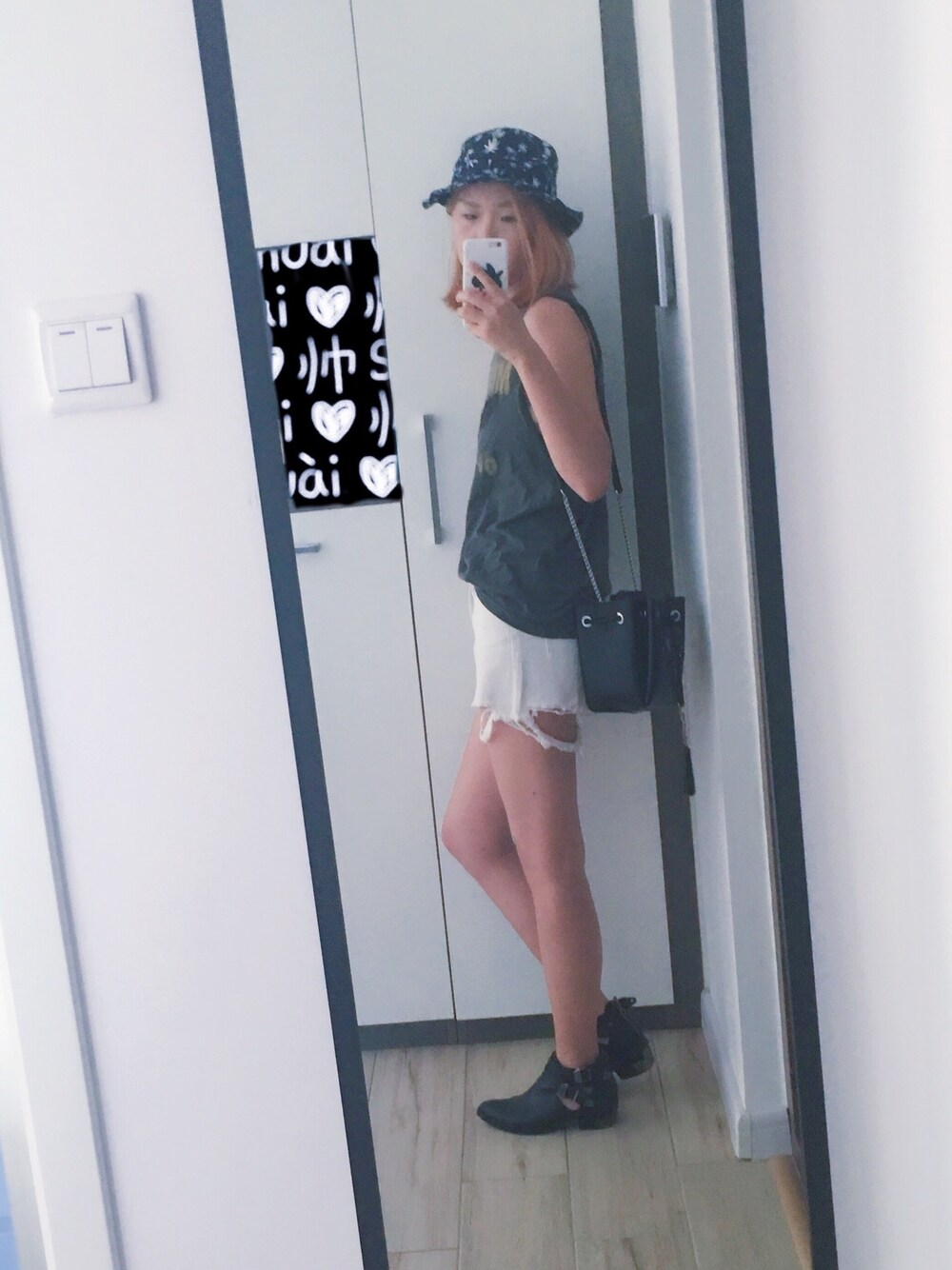 「outfit」｜「TODAYFULのVintageイーグルタンク（タンクトップ、グレー系）」を使った、sunmidayさん（レディース・170cm）の秋コーディネートの1枚目の写真