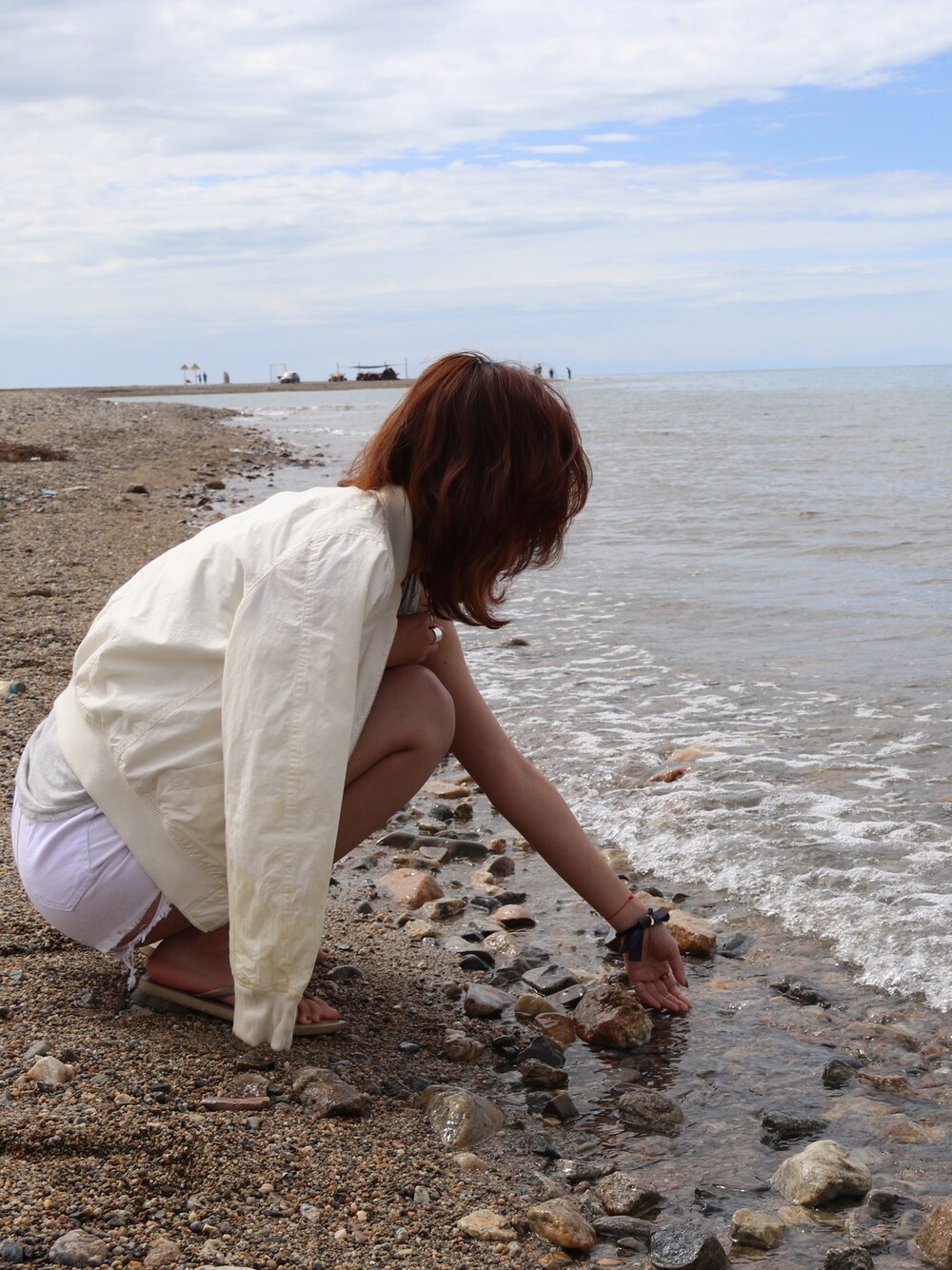 「SEA」｜「TODAYFULのアイテム（MA-1、ホワイト系）」を使った、sunmidayさん（レディース・170cm）の秋コーディネートの1枚目の写真