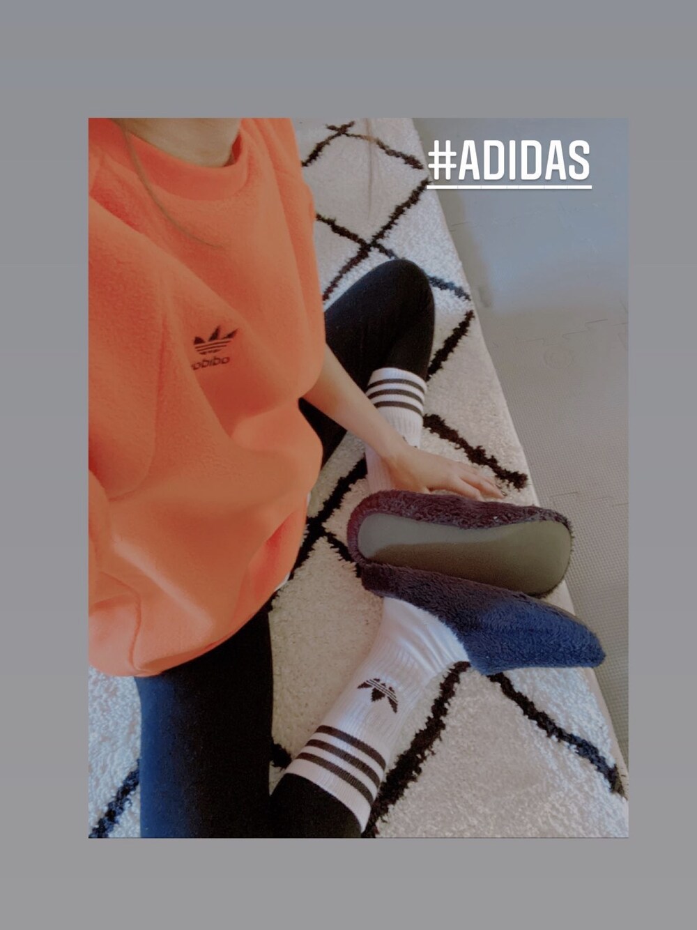 adidas（アディダス）の「アディカラー ポーラーフリース クルー