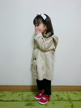 「赤い靴」｜「アイテム（トレンチコート）」を使った、as-pさん（キッズ・90cm）の春コーディネート