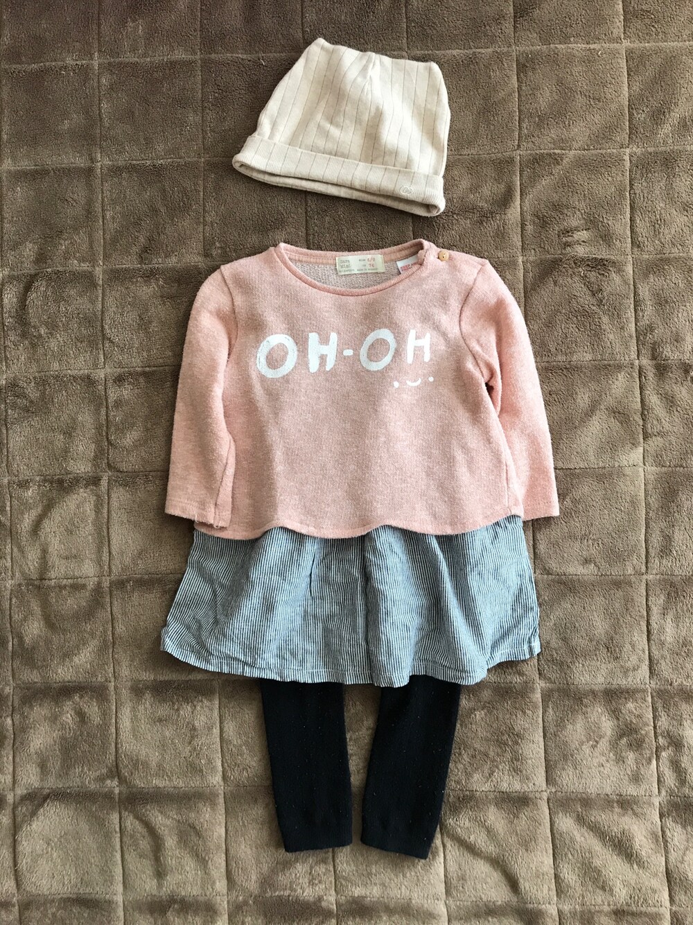 「1歳、キッズファッション、ベビーコーデ、赤ちゃん、女の子コーデ」｜「no brandのアイテム（帽子、ベージュ系）」を使った、no&hiさん（キッズ・80cm）の春コーディネートの1枚目の写真