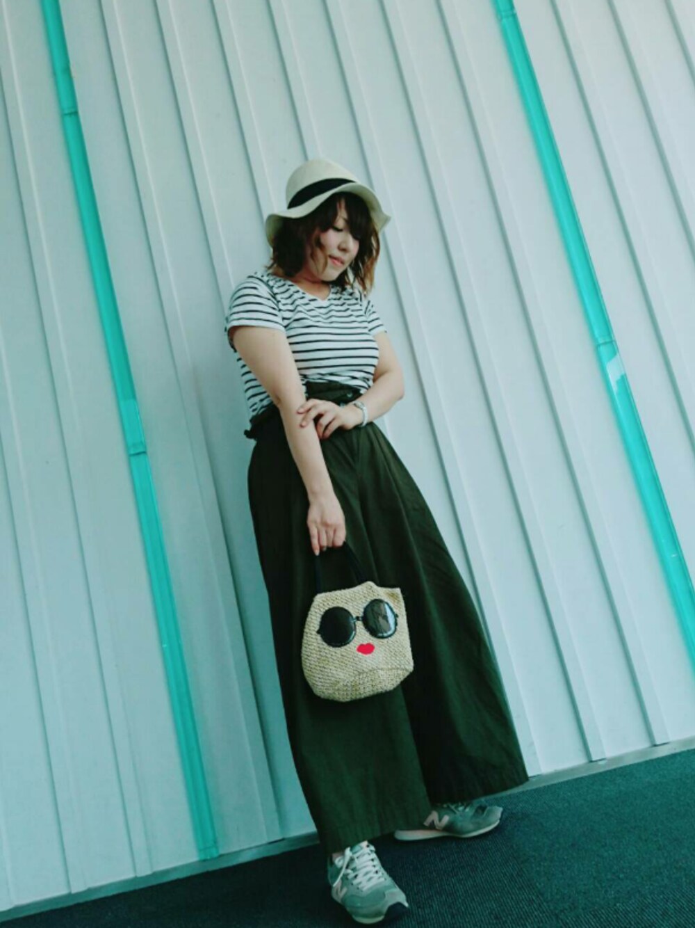 「Green Parks、ニューバランス、ootd、カジュアル、プチプラ、ラフ、Tシャツ、ボーダー、ワイドパンツ、スニーカー」｜「Green　Parksの・ペーパーカンカン帽（ハット、ベージュ系）」を使った、chamisulさん（レディース・158cm）の春コーディネートの1枚目の写真