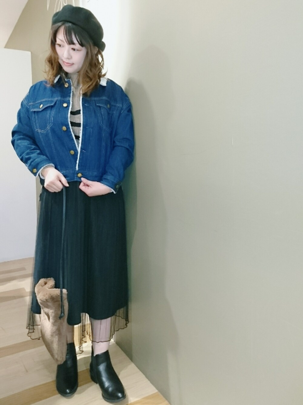 「Green Parks、earth music&ecology、ガーリー、ボーダーニット、ビッグGジャン、ボア、チュールスカート、ベレー帽、ファーバッグ、サイドコアブーツ」｜「Green　Parksの・ボーダーニットプルオーバー（ニット/セーター、ベージュ系）」を使った、chamisulさん（レディース・158cm）の冬コーディネートの1枚目の写真