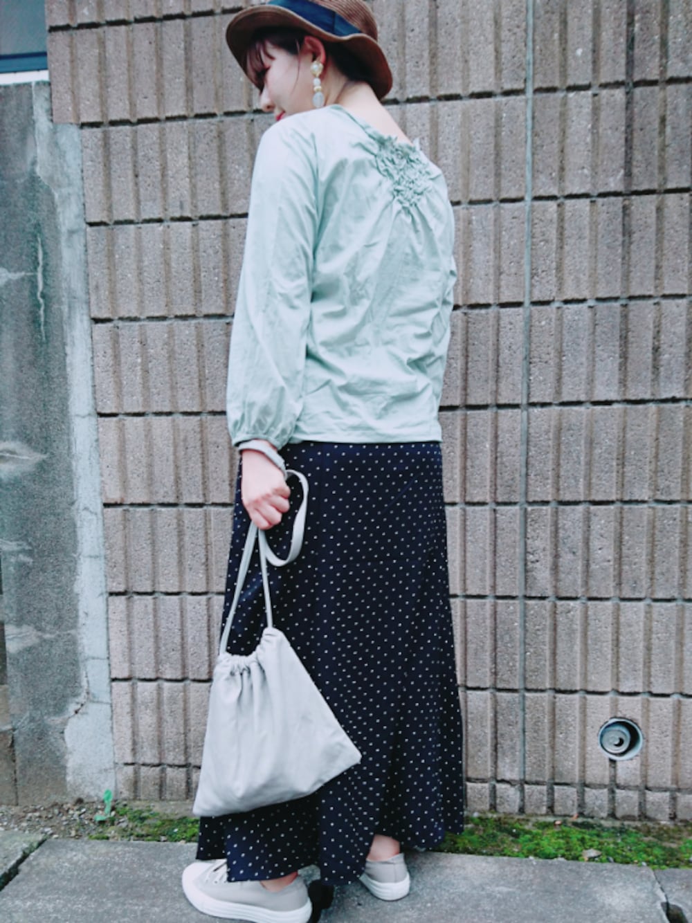 「Green Parks、earth music&ecology、converse、ブラウス、ミントグリーン、フレアスカート、ドット、カンカン帽、巾着バッグ、スニーカー」｜「Green　Parksの・ペーパーカンカン帽（帽子、ブラウン系）」を使った、chamisulさん（レディース・158cm）の夏コーディネートの1枚目の写真