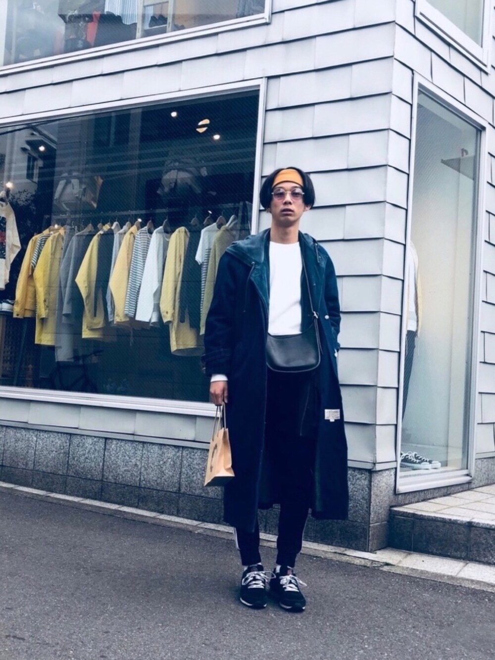 「祐天寺」｜「COACHのアイテム（ショルダーバッグ、ブラック系）」を使った、ryotaさん（メンズ・180cm）の春コーディネートの1枚目の写真