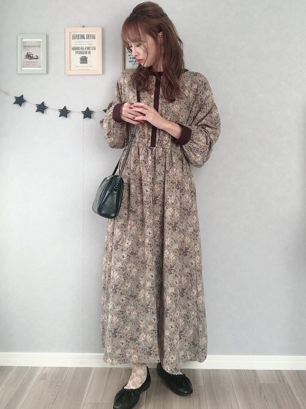 「ワンピース、秋コーデ、ヴィンテージワンピース、レトロ、クラシカル、花柄ワンピース、クレリック、低身長コーデ、お洒落さんとつながりたい」｜「ehka sopoのクレリック花柄ワンピース（ワンピース、ブルー系）」を使った、𝚢𝚞𝚖𝚒𝚗𝚌𝚘.𓈒𓆸さん（レディース・154cm）の秋コーディネートの1枚目の写真