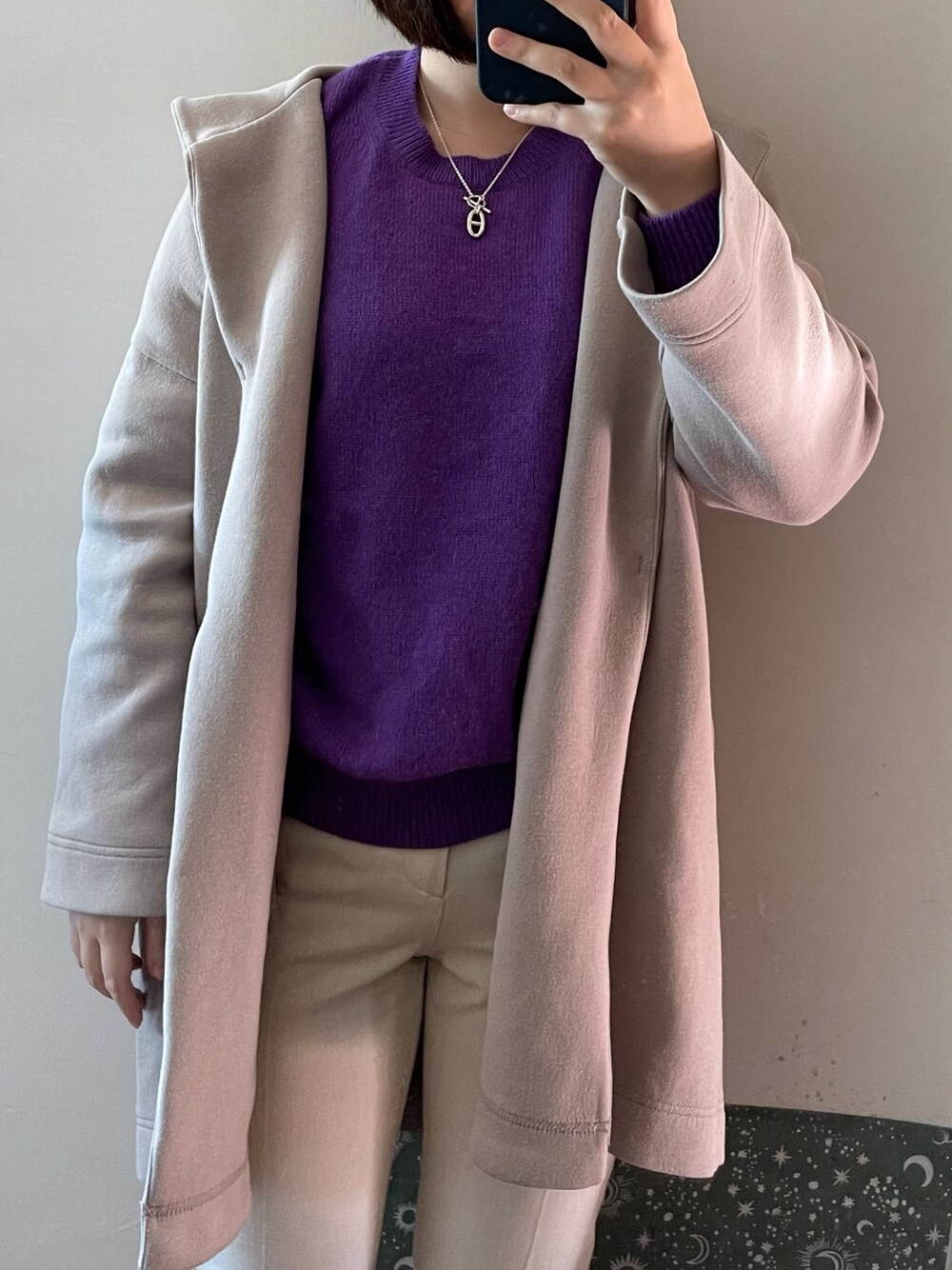 「UNIQLOのアイテム（ニット/セーター、パープル系）」を使った、Y.Kさん（レディース・157cm）の冬コーディネートの1枚目の写真