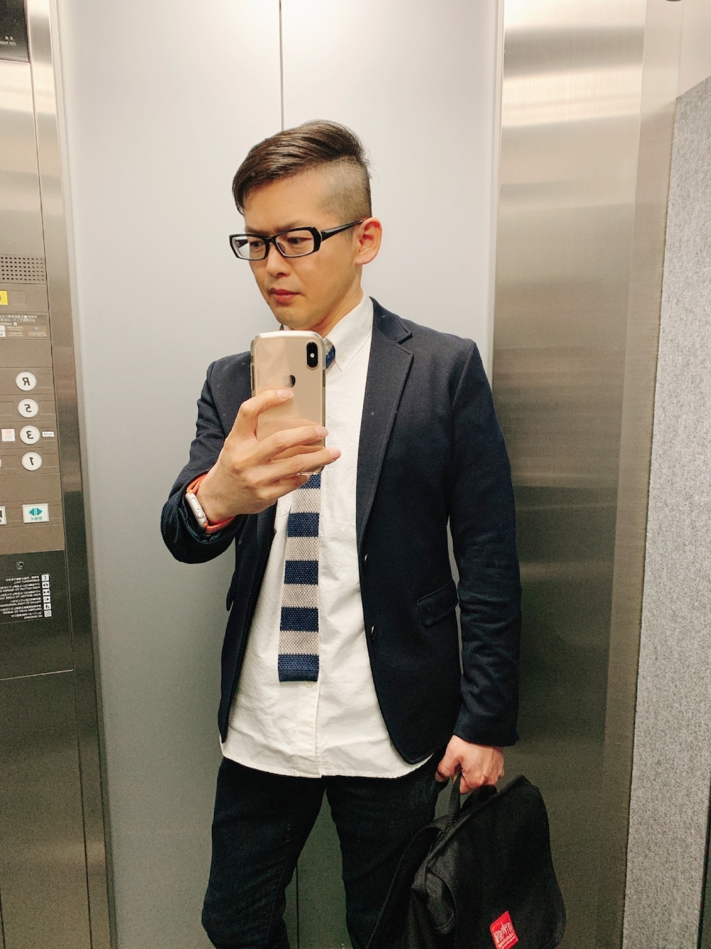「休日コーデ、おしゃれさんと繋がりたい、きれいめカジュアル、無印良品」｜「無印良品のアイテム（シャツ/ブラウス、ホワイト系）」を使った、𝔀𝓪𝓽𝓪𝓻𝓾さん（メンズ・170cm）の春コーディネートの1枚目の写真