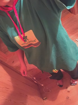 「最近はまっとるパーカーにTシャツスタイルのアイテム（Tシャツ/カットソー、グリーン系）」を使った、ひひひさん（レディース・153cm）の秋コーディネート