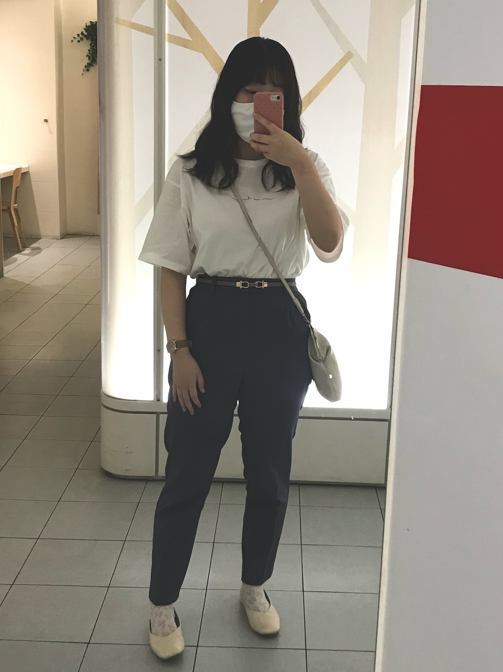 「プチプラ」｜「GUの（GU）イージークロップドテーパードパンツ（パンツ、ブルー系）」を使った、アカリさん（レディース・160cm）の夏コーディネートの1枚目の写真