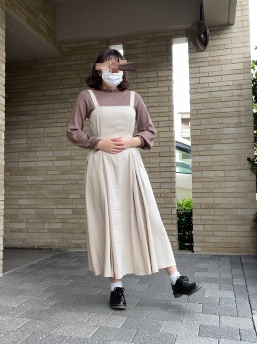 「秋服準備はじめました、秋コーデ、ブラウンコーデ、ブラウン×ベージュ、ジャンパースカート、ジャンスカ、ガーリー、ガーリーコーデ、大人ガーリー」｜「tiptopの2020AW フレアロングジャンスカ（ジャンパースカート、ベージュ系）」を使った、アカリさん（レディース・160cm）の秋コーディネートの1枚目の写真