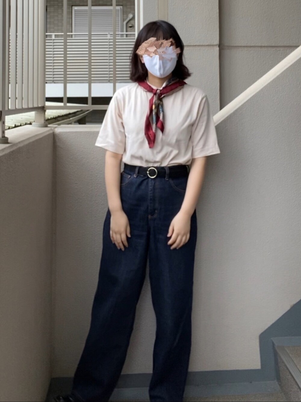 「スカーフ、カットソー、ベージュ、デニム、デニムパンツ、アンクルパンツ、シンプルコーデ、パンツスタイル、秋色、カジュアルコーデ」｜「GUのコクーンシルエットジーンズ（パンツ、その他）」を使った、アカリさん（レディース・160cm）の秋コーディネートの1枚目の写真