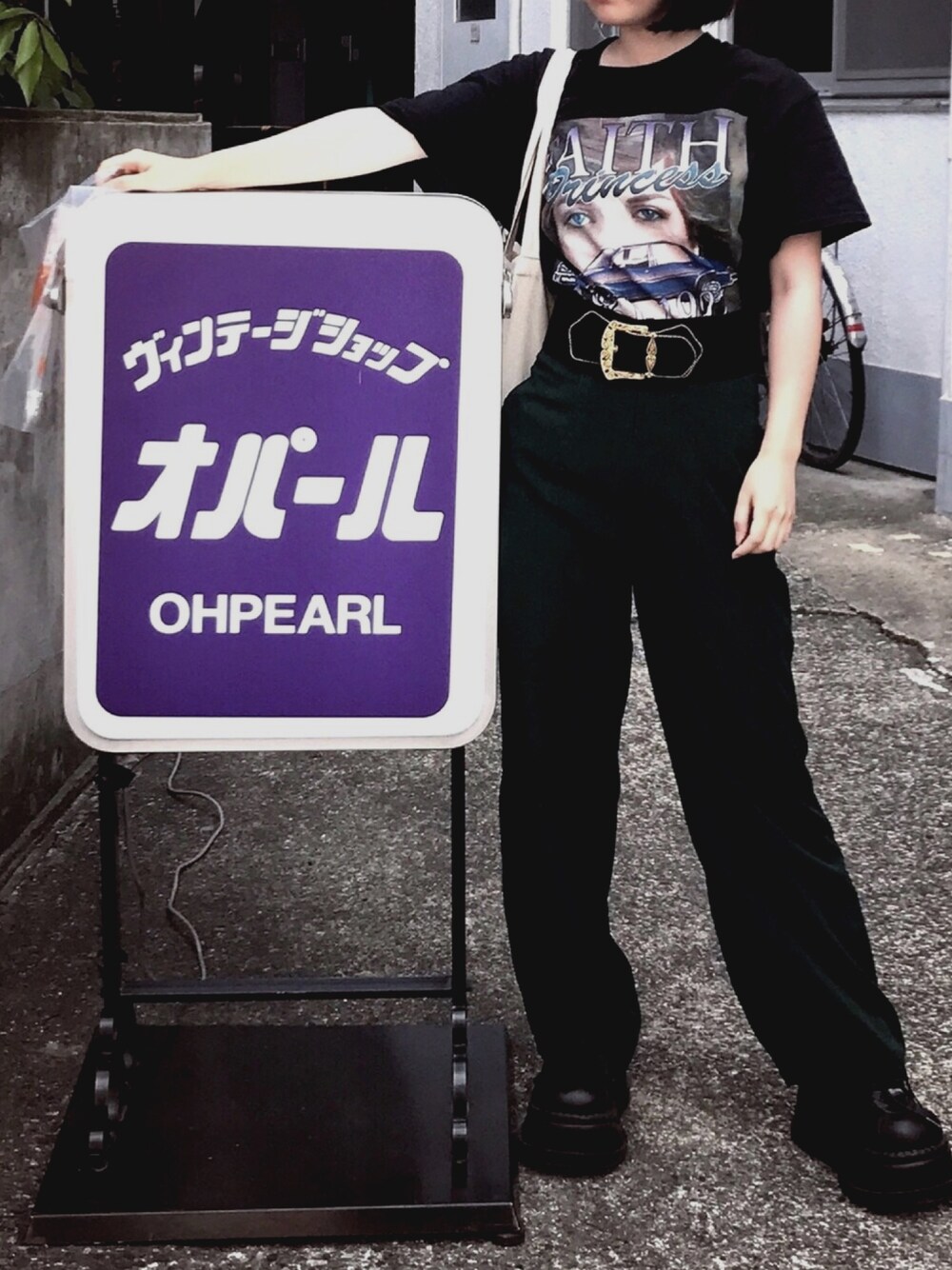 「原宿、vintage、厚底シューズ、サテン、faithtokyo、ootd」｜「Faithのアイテム（Tシャツ/カットソー、ブラック系）」を使った、시さん（レディース・153cm）の夏コーディネートの1枚目の写真