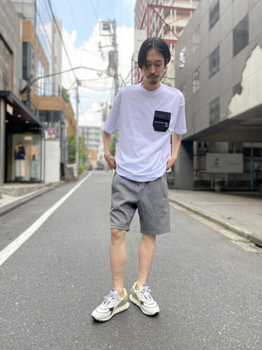 「B2nd、BALR.」｜「BALR.のBALR.（ボーラー）Q-SERIES SWEAT SHORTS / スウェットショーツ / 正規商品（スウェットパンツ、グレー系）」を使った、notoさん（メンズ・182cm）の夏コーディネートの1枚目の写真