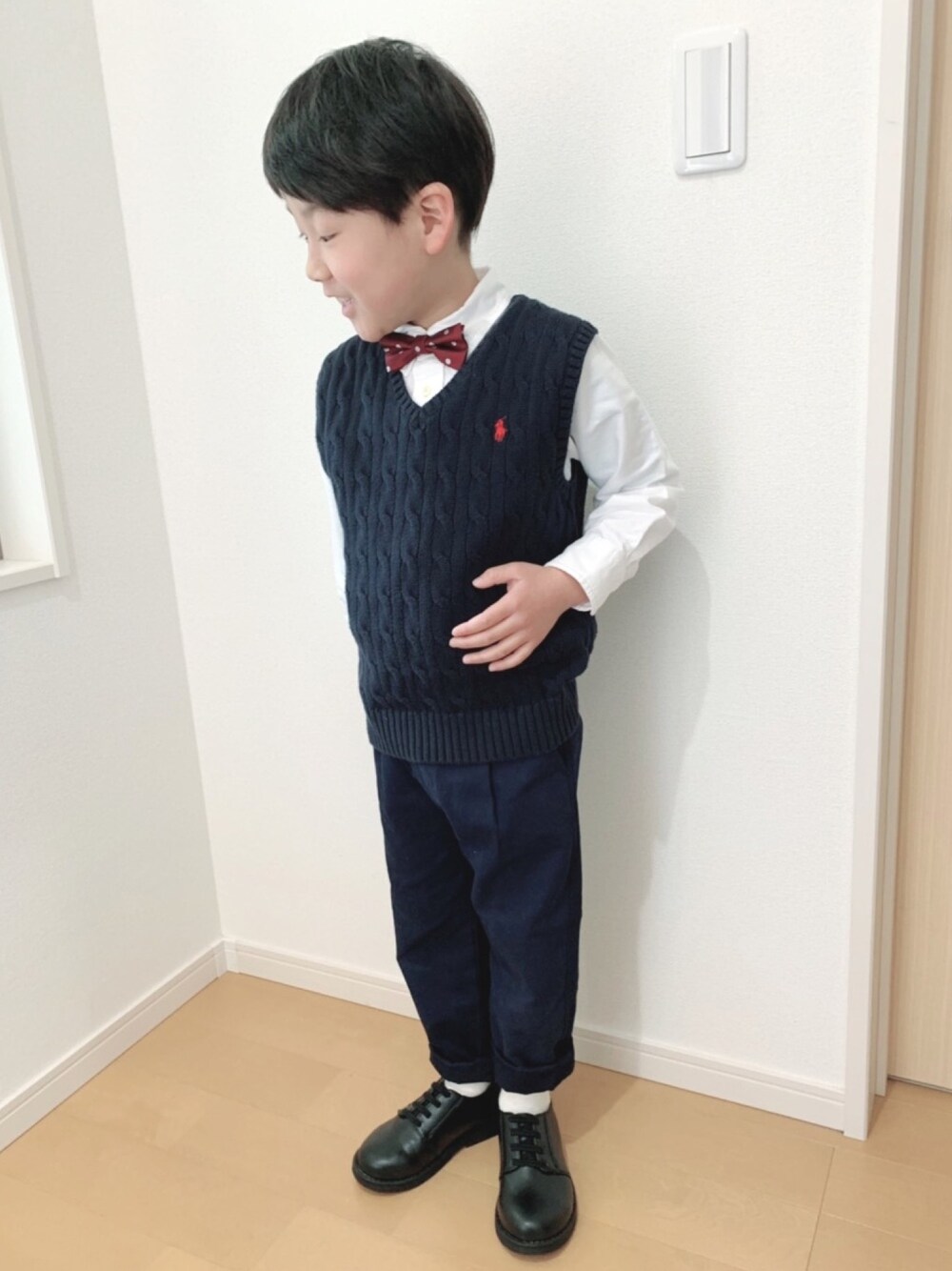 「ブランシェス、キメ服、入園式、入園式コーデ、革靴、蝶ネクタイ」｜「BRANSHESの【キメ服】ロングパンツ（スーツパンツ、ブルー系）」を使った、RMRさん（キッズ・110cm）の春コーディネートの1枚目の写真