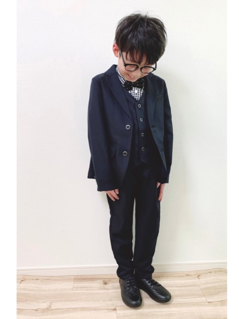 「キッズファッション、キメ服、フォーマル、スーツスタイル、蝶ネクタイ、Branshes、ブランシェス、green label relaxing、グリーンレーベル リラクシング、結婚式」｜「BRANSHESの【キメ服】サージ/チェックジャケット（スーツジャケット、ブルー系）」を使った、RMRさん（キッズ・120cm）の春コーディネートの1枚目の写真