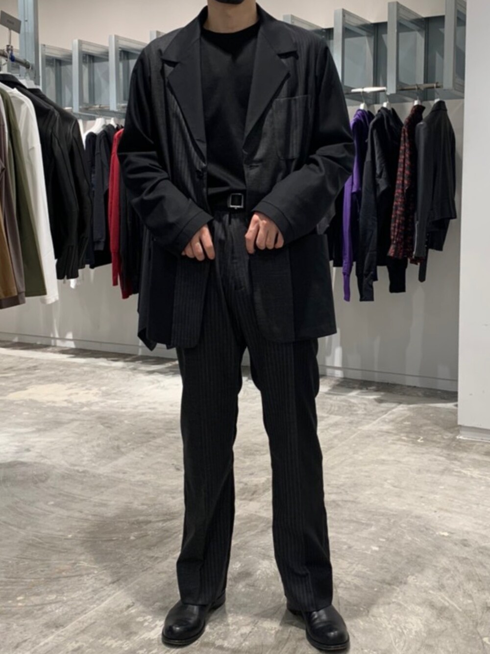 「soeのアイテム（テーラードジャケット、ブラック系）」を使った、たかさん（メンズ・175cm）の春コーディネートの1枚目の写真