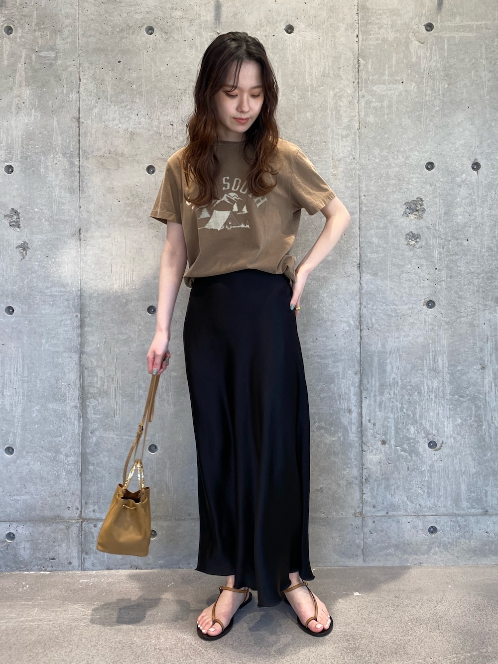 「カジュアルコーデ、大人カジュアル、ラフ」｜「Chaosのアイテム（トップス、ベージュ系）」を使った、chaos_mihoさん（レディース・162cm）の春コーディネートの1枚目の写真