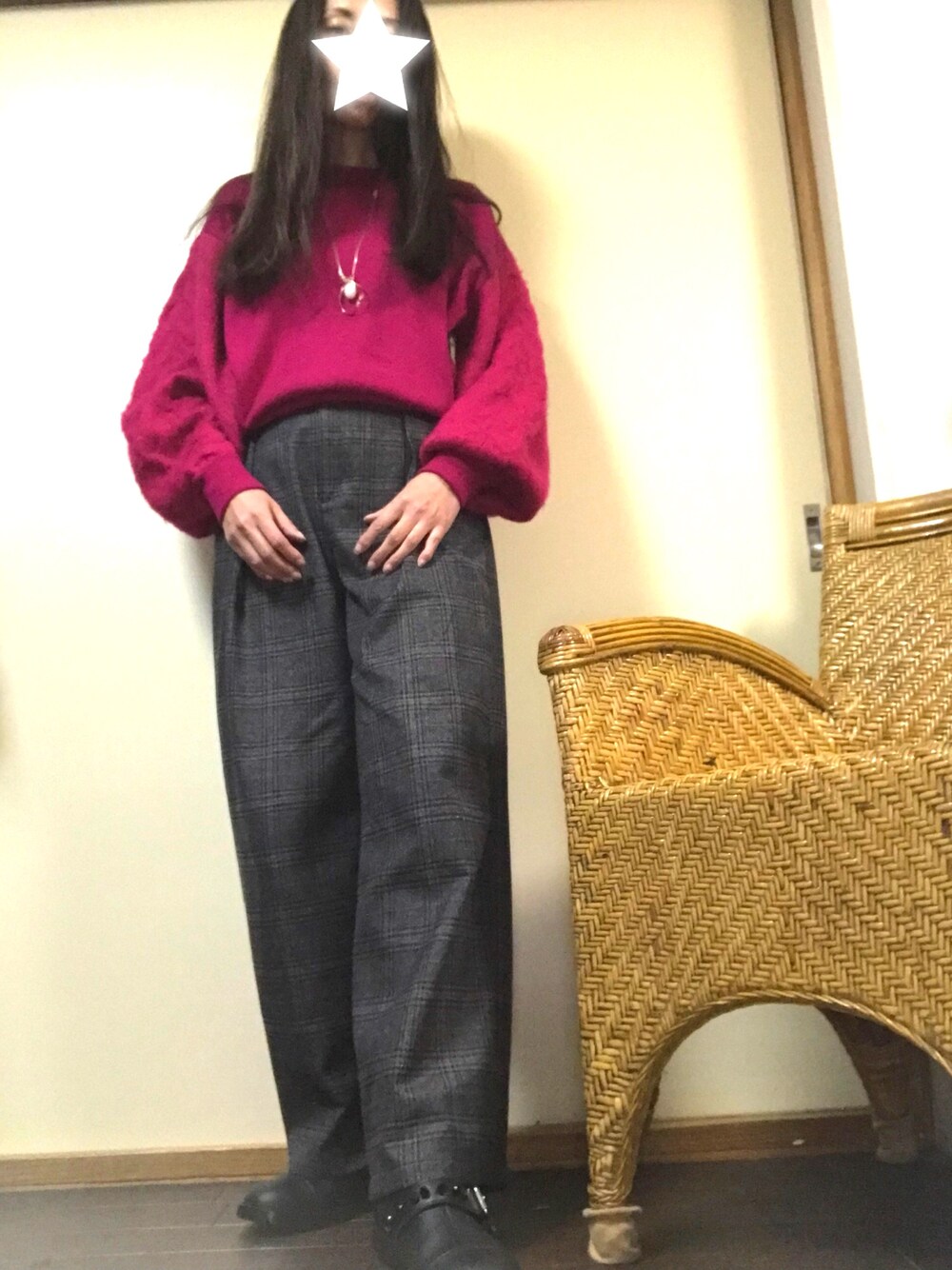 「高身長女子、カジュアル、パンツスタイル、ニット、ワイドパンツ、チエックパンツ、プチプラ」｜「GUのアイテム（その他パンツ、ブラウン系）」を使った、agnesさん（レディース・168cm）の冬コーディネートの1枚目の写真