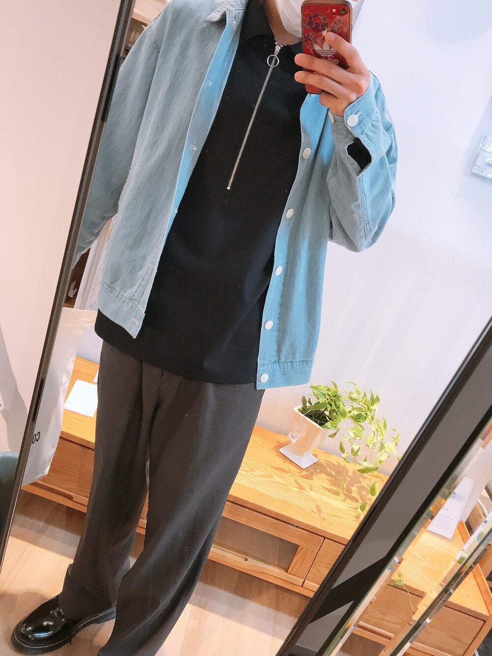 「はるコーデ、おしゃれさんと繋がりたい、ワイドパンツ、リングジップ、STUDIOUS、relume、comme ca ism、初投稿、RAGEBLUE、ハーフジップ」｜「STUDIOUSの【STUDIOUS】TRクリアハーフジッププルオーバーシャツ（シャツ/ブラウス、ブルー系）」を使った、Ayumuさん（メンズ・165cm）の春コーディネートの1枚目の写真