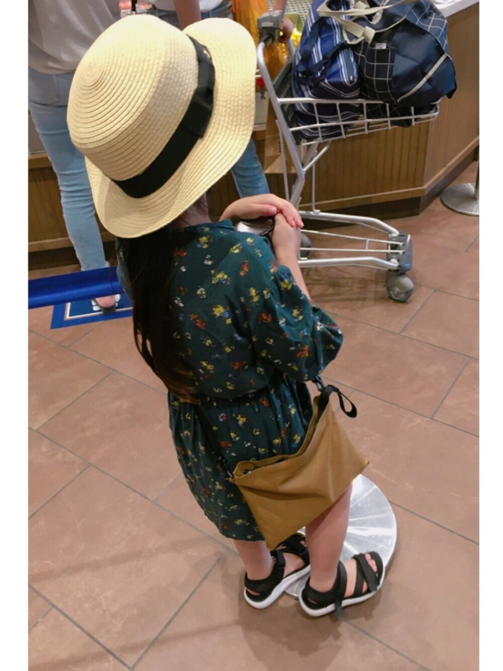 「夏コーデ、おしゃれさんと繋がりたい、女の子コーデ、カンカン帽、サンダル、休日スタイル、ワンピース」｜「BREEZEのカンカン帽_UVカット（ハット、ベージュ系）」を使った、®︎etasさん（キッズ・110cm）の夏コーディネートの1枚目の写真