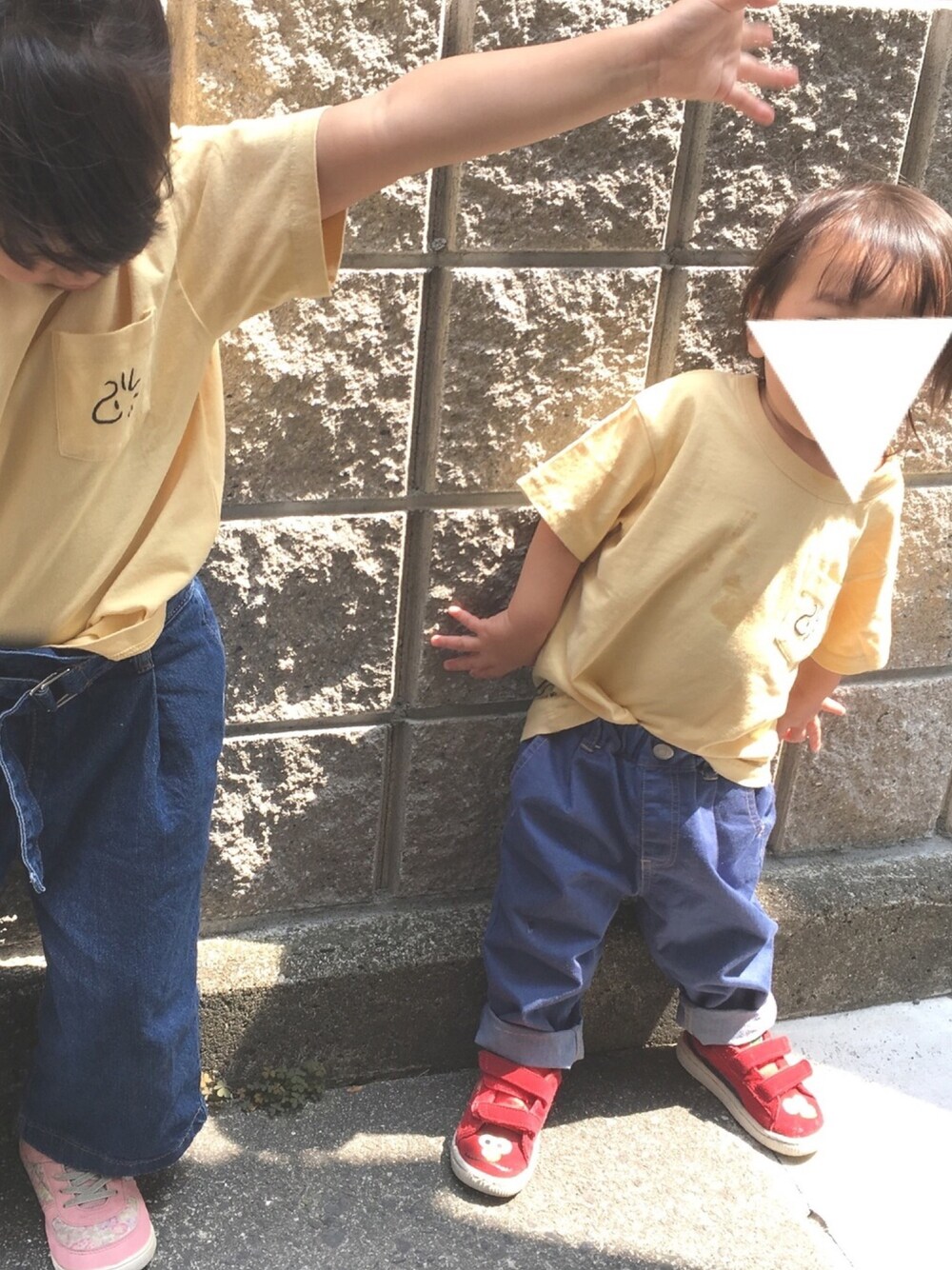 「姉弟コーデ、姉弟オソロコーデ、UNIQLO、GLOBAL WORK、5歳と2歳」｜「UNIQLOのアイテム（Tシャツ/カットソー、イエロー系）」を使った、®︎etasさん（キッズ・80cm）の春コーディネートの1枚目の写真