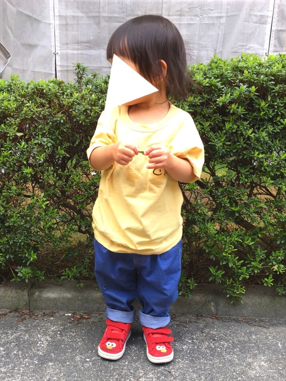 「UNIQLO、GLOBAL WORK、男の子コーデ、2歳、おでかけ」｜「UNIQLOのアイテム（Tシャツ/カットソー、イエロー系）」を使った、®︎etasさん（キッズ・80cm）の春コーディネートの1枚目の写真