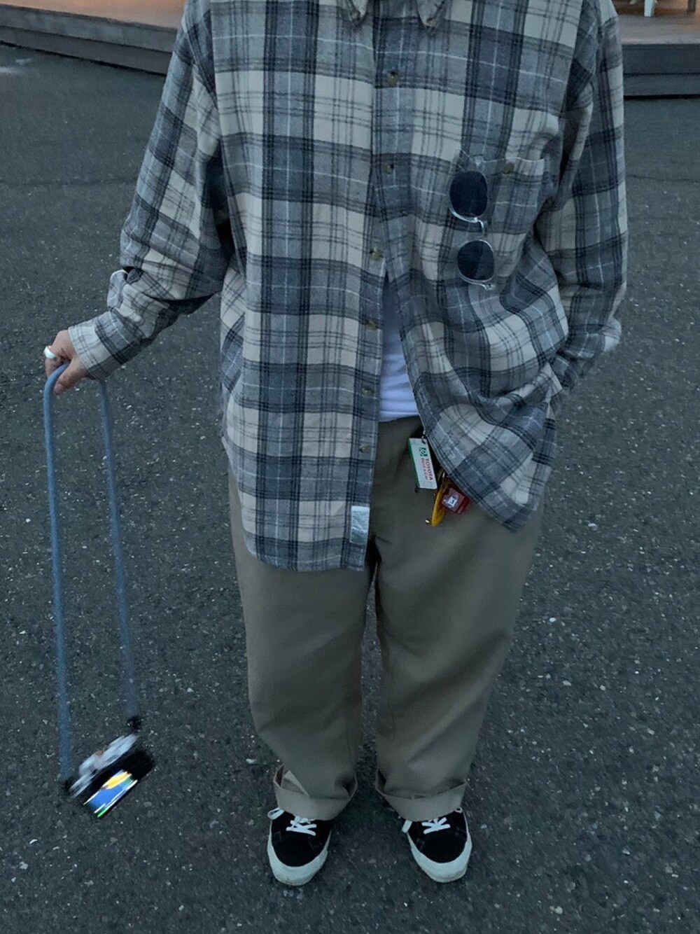 「古着、Dickies、neonsign、converse、BEAMS」｜「Dickiesのアイテム（パンツ、ベージュ系）」を使った、sunさん（メンズ・157cm）の春コーディネートの1枚目の写真