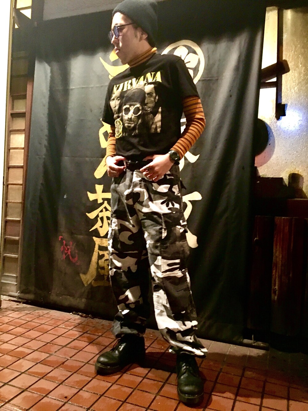 「休日スタイル、オトナカジュアル、カジュアル、street、カモフラ、古着、古着MIX、迷彩、バンドT、Dr.Martens」｜「CarharttのAcrylic Watch Hat（ニットキャップ/ビーニー、ブラック系）」を使った、のんさん（メンズ・168cm）の春コーディネートの1枚目の写真