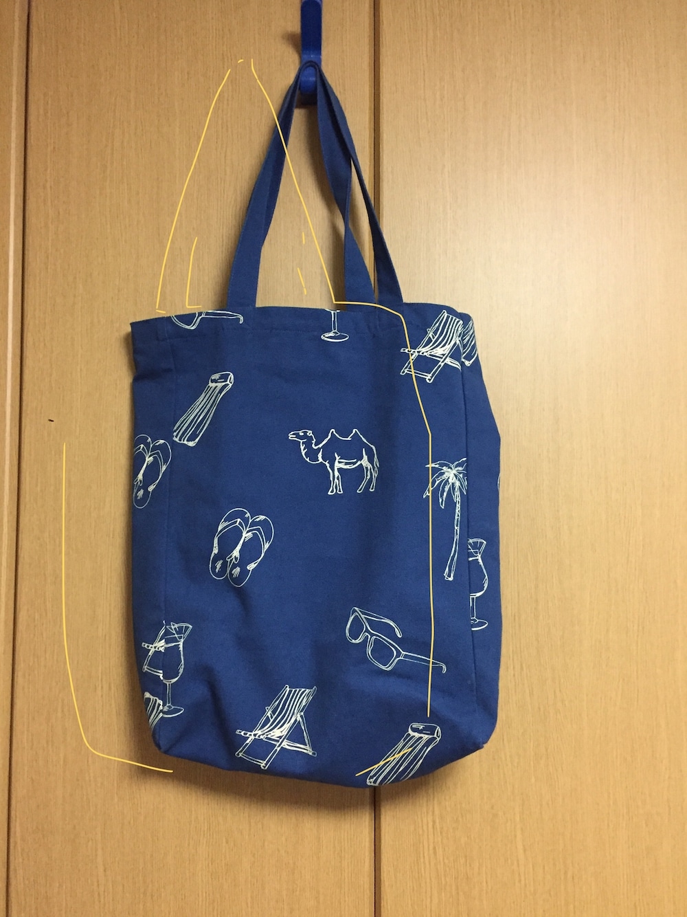 「お洒落さんとつながりたい、トートバッグ、スコッチ＆ソーダ、冬、よいお年を、かわいい、いいね、古着」｜「SCOTCH & SODAのアイテム（トートバッグ、ブルー系）」を使った、そらさん（メンズ・175cm）の冬コーディネートの1枚目の写真