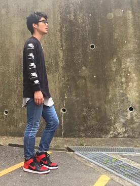 「袖プリント」｜「アイテム（デニムパンツ）」を使った、Shintaro Matsumotoさん（メンズ・178cm）の春コーディネート