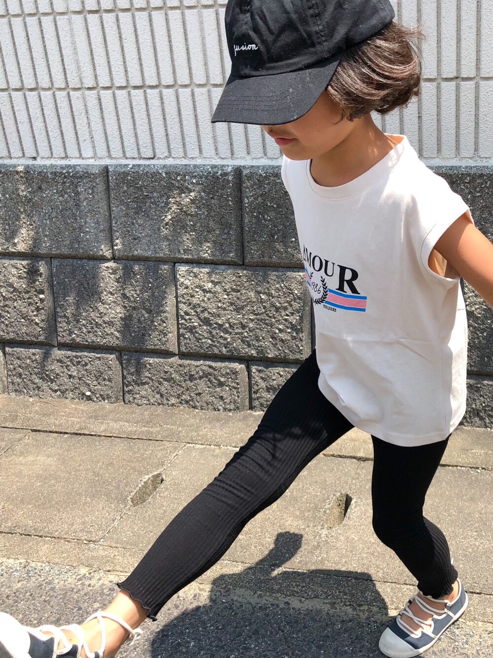 「夏セールで買いました、韓国子供服、キッズファッション、おしゃれさんと繋がりたい、セレクトショップ、カジュアル、シンプルカジュアル、子供コーデ、子供カジュアル👧🏻💕、夏休みコーデ」｜「select shop n.r.kのアイテム（Tシャツ/カットソー、ベージュ系）」を使った、sho♡mamaさん（キッズ・120cm）の夏コーディネートの1枚目の写真