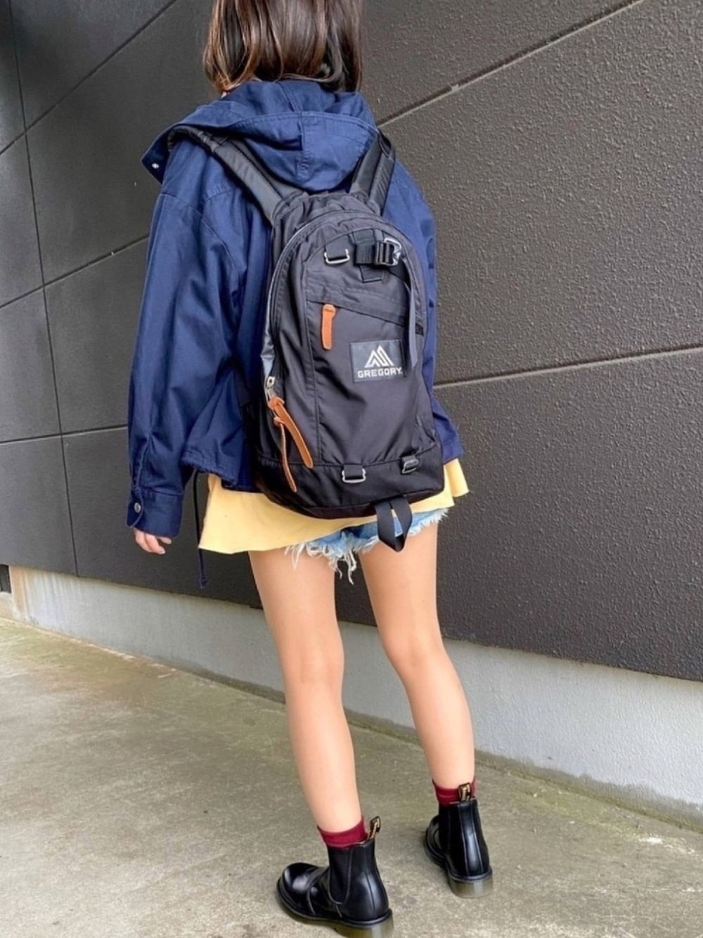 「Dr.Martens、Gregory、無印良品、niko and ...、GRL、ブーツスタイル、低身長、ショートパンツ、モッズコート」｜「GRLのツイルショートモッズコート（モッズコート、ブルー系）」を使った、a.さん（レディース・152cm）の秋コーディネートの1枚目の写真