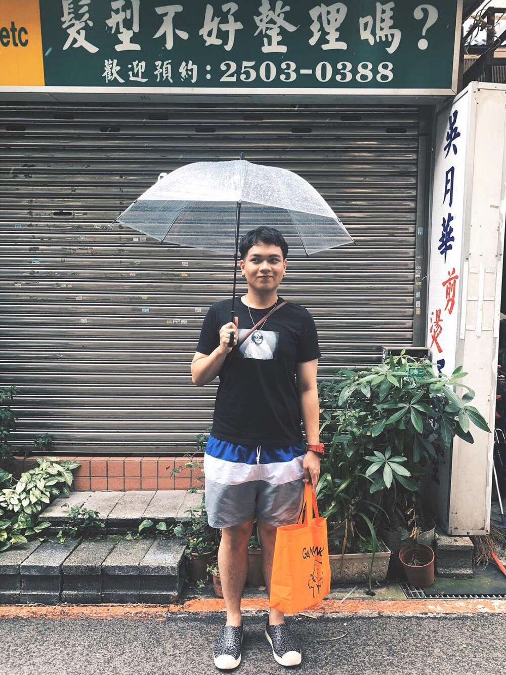 「ootd、古着、古着MIX、古着好きな人と繋がりたい」｜「GUのアイテム（Tシャツ/カットソー、ブラック系）」を使った、Maxさん（メンズ・172cm）の夏コーディネートの1枚目の写真