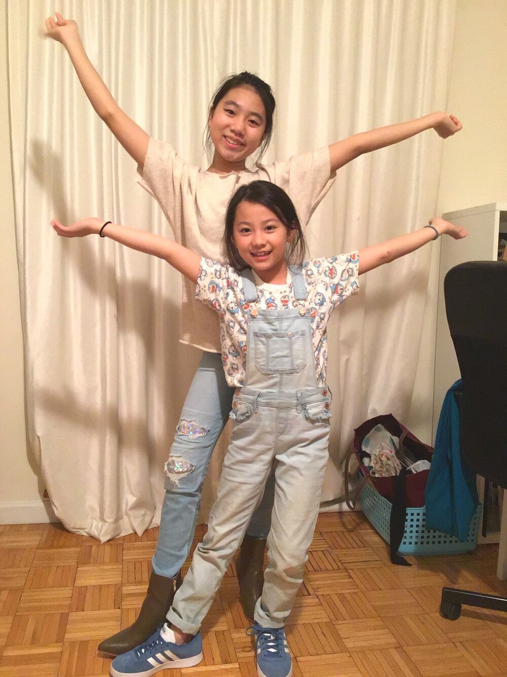 「girl、Cute、blue、denim、sparkles、jeans、UNIQLO、FOREVER 21、Japan、homemade」｜「Abercrombie&Fitchのアイテム（デニムパンツ、ブルー系）」を使った、Ayana.cocoさん（キッズ・175cm）の春コーディネートの1枚目の写真
