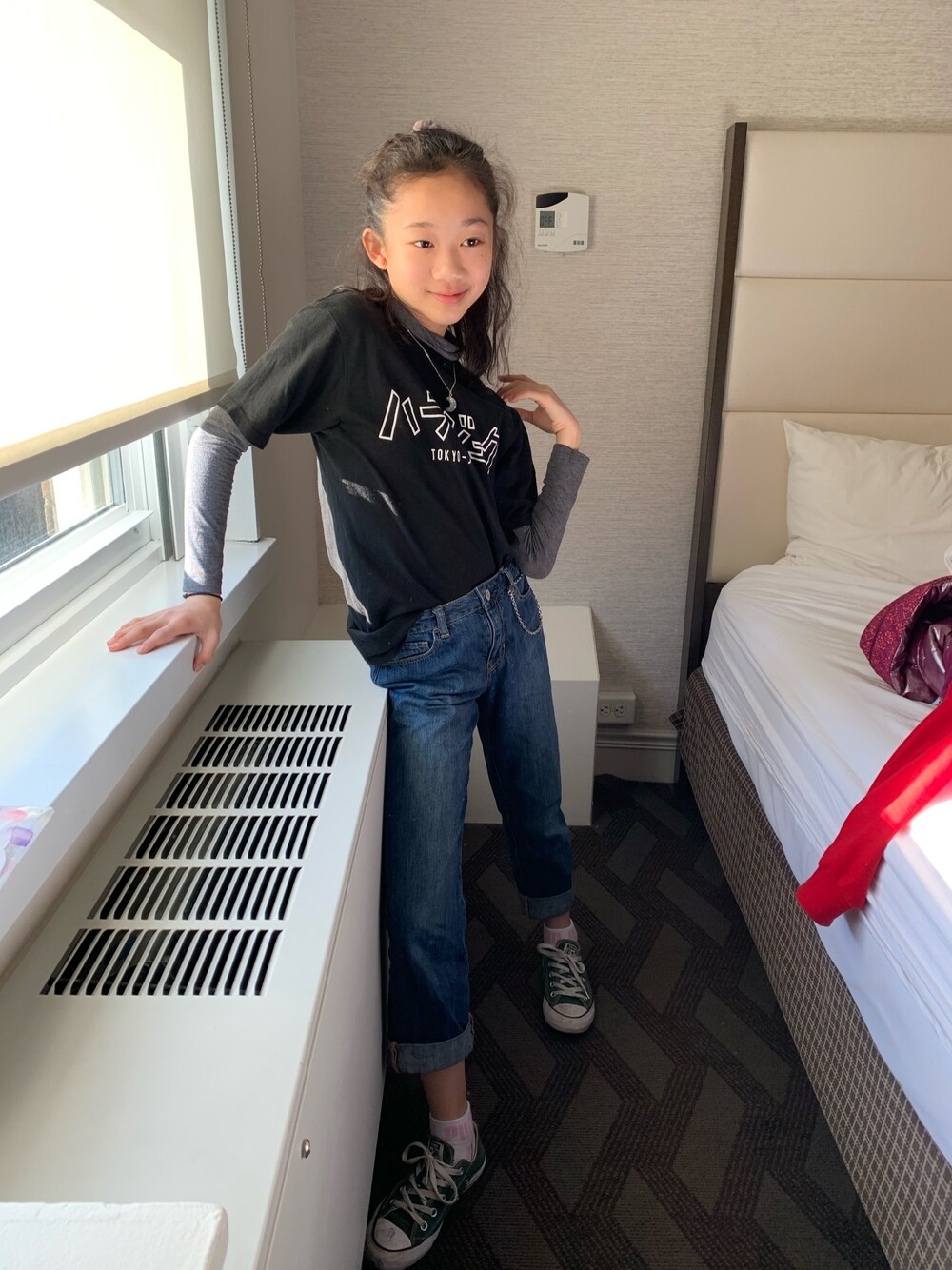 「girl、Cute、Japan、UNIQLO、fall、converse、harajuku、grunge」｜「dalucのアイテム（Tシャツ/カットソー、ブラック系）」を使った、Ayana.cocoさん（キッズ・147cm）の秋コーディネートの1枚目の写真