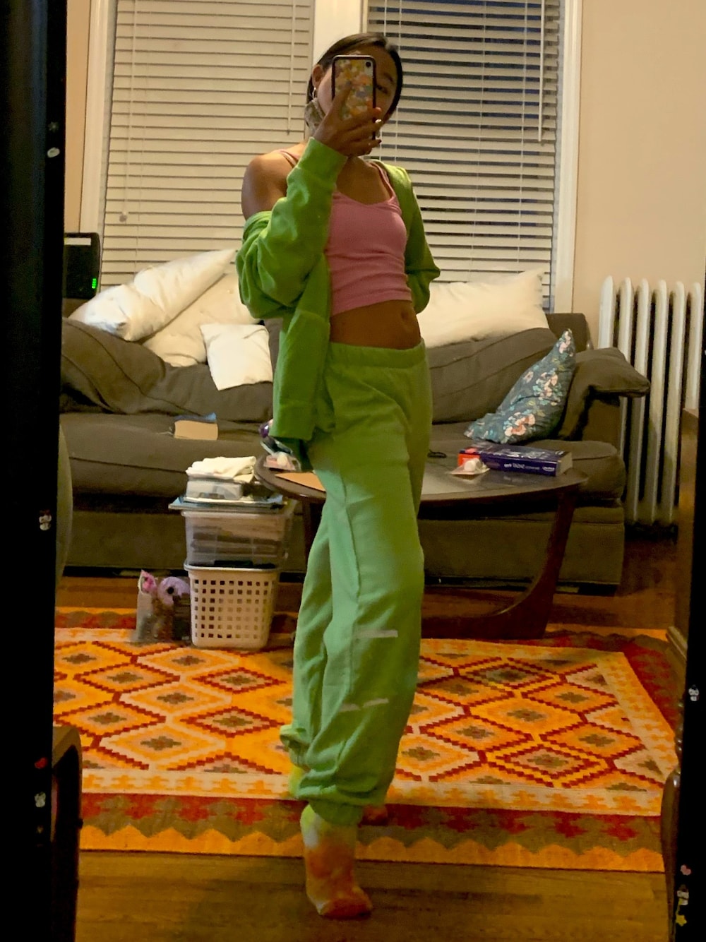 「green、pink、girl、summer、90’s、Cute、brandymelville、sweatshirt、sweatpants、offshoulder」｜「Brandy Melvilleのアイテム（タンクトップ、ピンク系）」を使った、Ayana.cocoさん（キッズ・155cm）の秋コーディネートの1枚目の写真