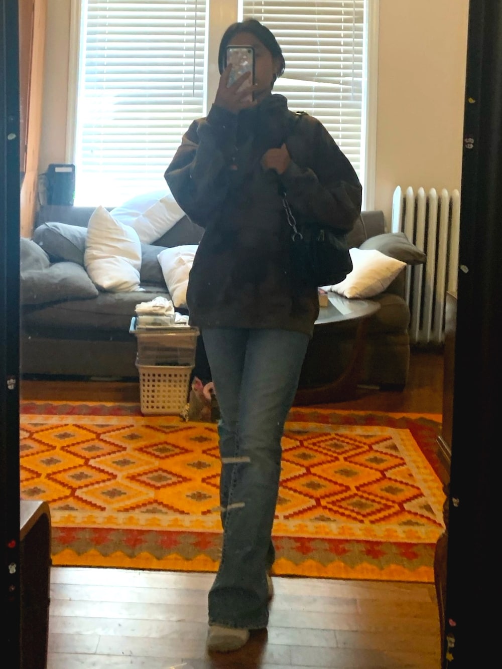 「sweatshirt、hoodie、lowwaisted、jeans、blue、BROWN、Cute、girl、fall、Japan」｜「ralph’s ice cream shopのアイテム（その他アウター、ブラウン系）」を使った、Ayana.cocoさん（キッズ・155cm）の秋コーディネートの1枚目の写真