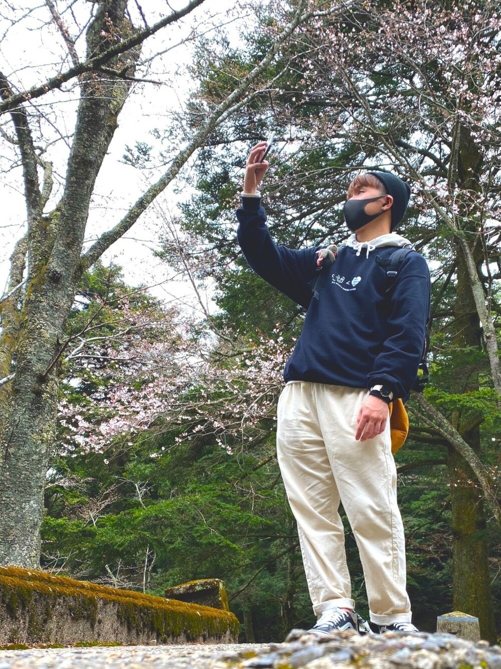 「kaoyorinakami」｜「Carharttの【Carhartt】CHASE BEANIE / 【カーハート】チェイス　ビーニー　オーバーライド（ニットキャップ/ビーニー、ブラック系）」を使った、osarunoitsuki0107さん（メンズ・169cm）の春コーディネートの1枚目の写真