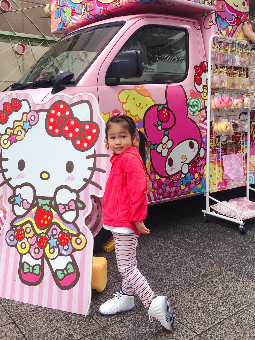 「GLOBAL WORKのアイテム（ジャケット/アウター、ピンク系）」を使った、Mioみお 120cmさん（キッズ・92cm）の夏コーディネートの1枚目の写真