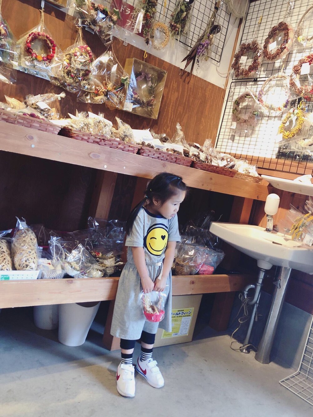 「軽井沢旅行」｜「GAPのアイテム（ワンピース、シルバー系）」を使った、Mioみお 120cmさん（キッズ・104cm）の夏コーディネートの1枚目の写真
