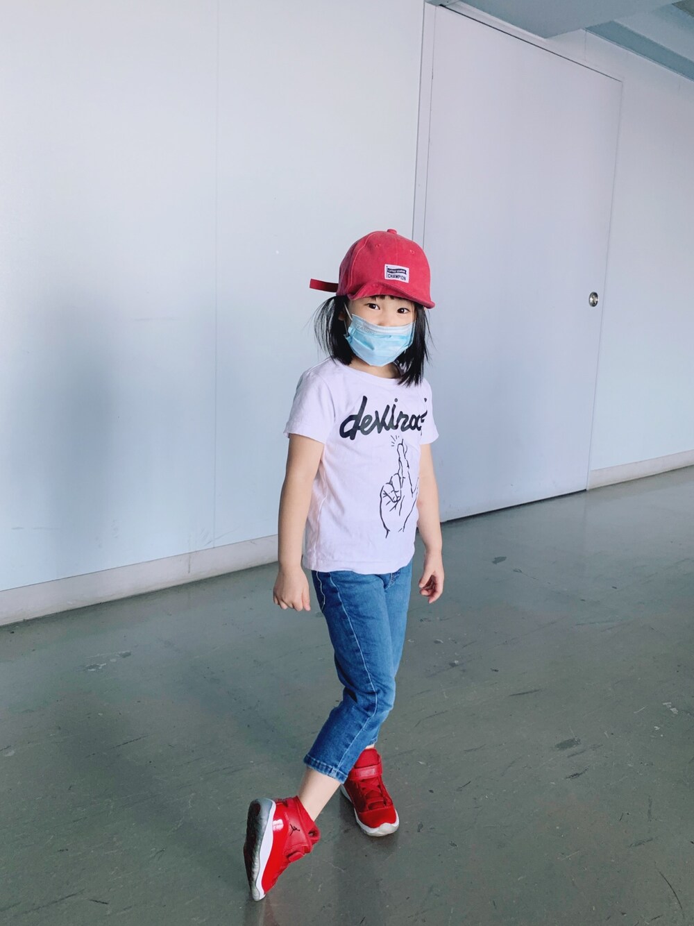 「大きくなったなぁ」｜「devirockのアイテム（Tシャツ/カットソー、ホワイト系）」を使った、Mioみお 120cmさん（キッズ・110cm）の春コーディネートの1枚目の写真