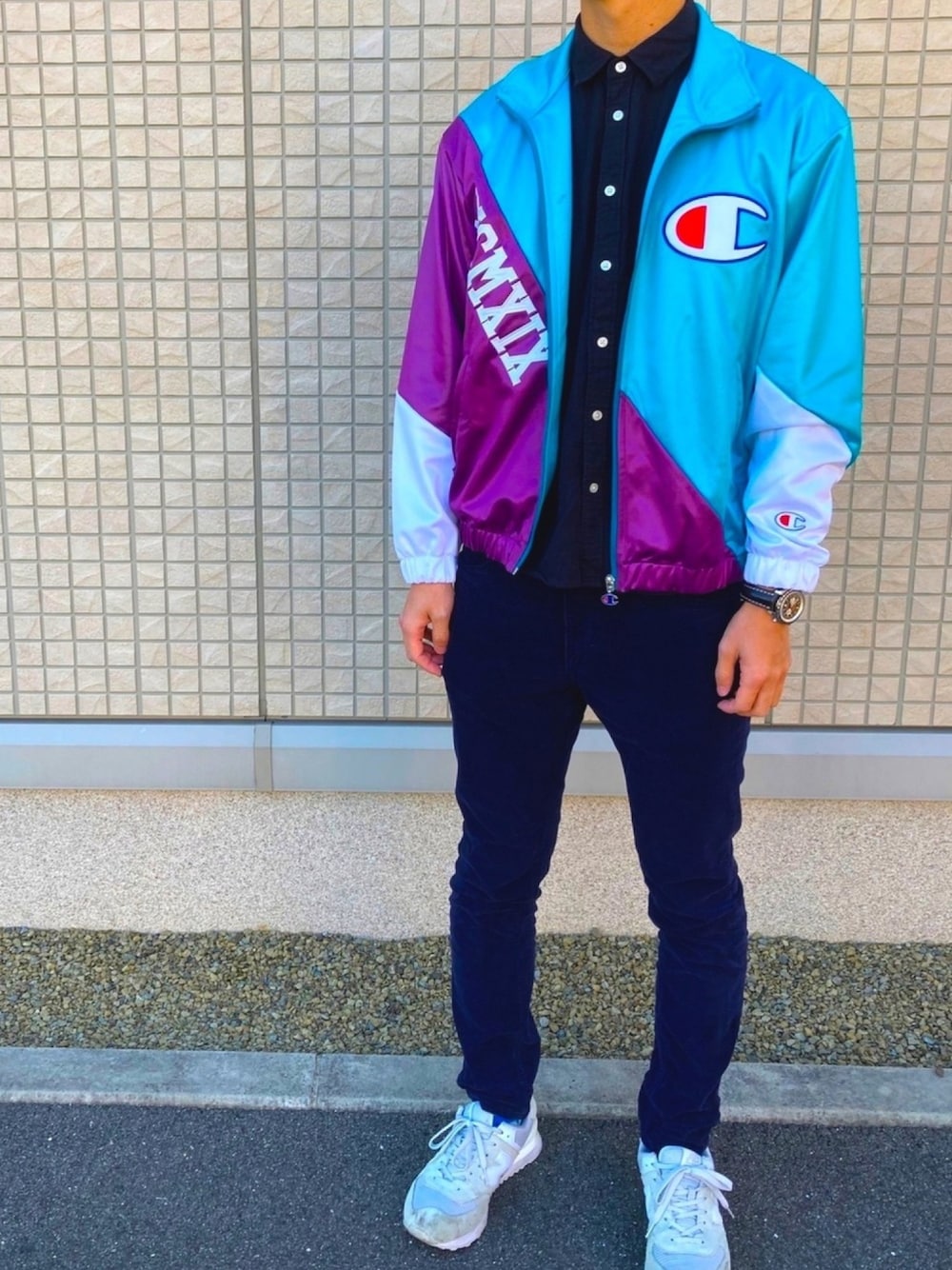 「ジャージ、秋コーデ、シンプル、おしゃれさんと繋がりたい、スポーツミックス、シンプルコーデ、デニムパンツ、Champion、スニーカー、カジュアル」｜「ChampionのChampion チャンピオン FULL ZIP JACKET（ジャージ、ブルー系）」を使った、Taka2020さん（メンズ・180cm）の秋コーディネートの1枚目の写真