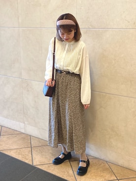 「one after another NICE CLAUP（ワンアフターアナザーナイスクラップ）のアイテム（カチューシャ、ブラウン系）」を使った、ミスズさん（レディース・161cm）の春コーディネート