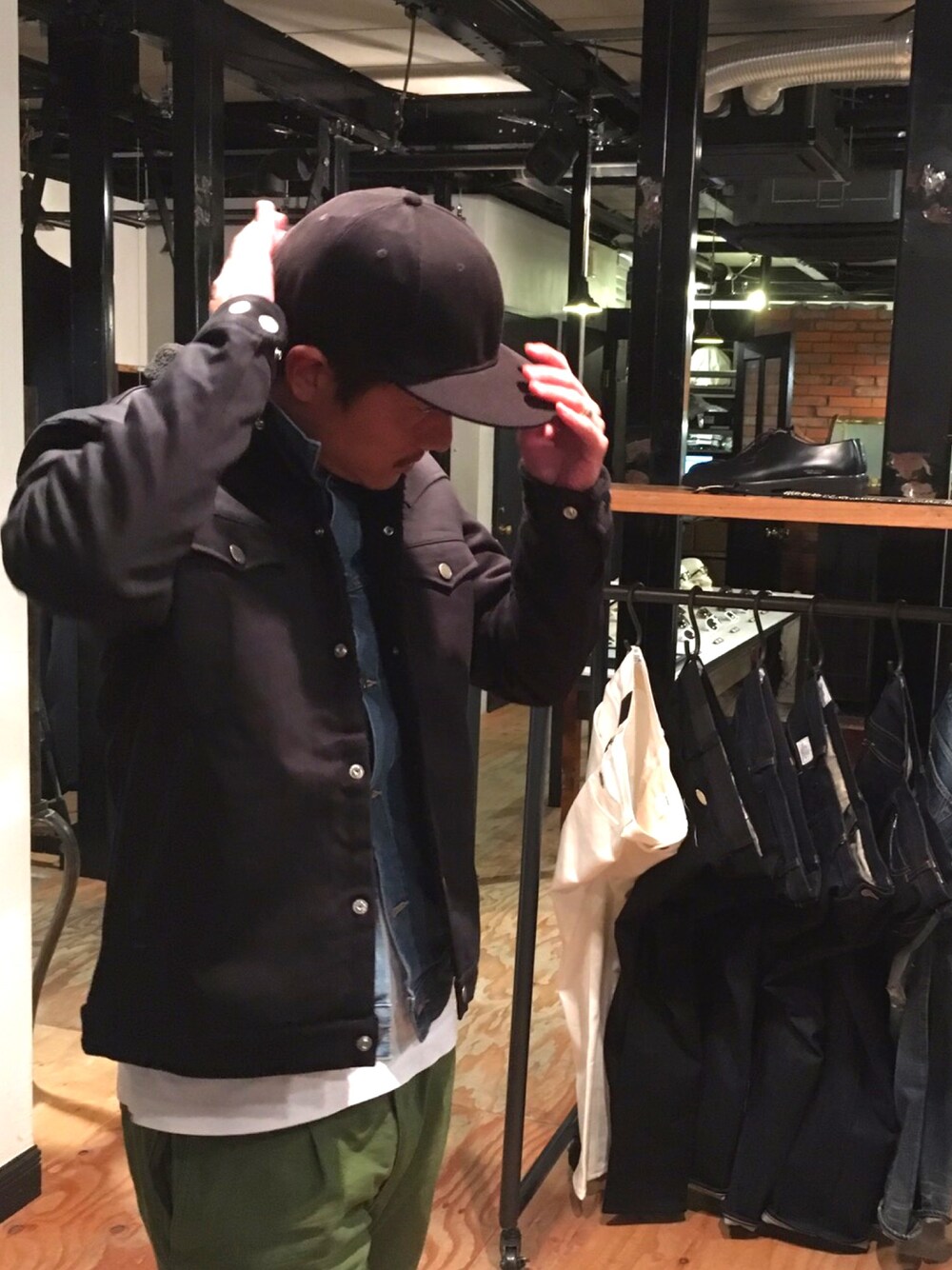 「crimie 、CRIMIE17AW、デニムジャケット、Gジャン、アウター、アウターONアウター、ミリタリージャケット、コーディネート、デニム」｜「CRIMIEのTHE BB CAP（キャップ、ブラック系）」を使った、TANAKA (GARDEN CREW)さん（メンズ・173cm）の秋コーディネートの1枚目の写真