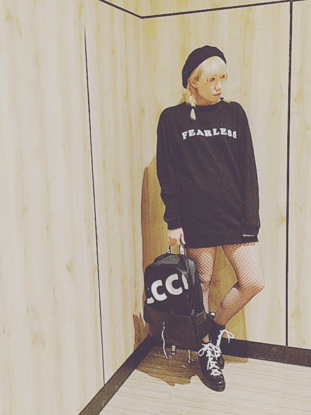 「あけましておめでとうございます！、casual、winter、ベレー帽、ブラックコーデ、レースアップシューズ、モノトーン、カジュアル、網タイツ、80s」｜「SLYのアイテム（ワンピース、ブラック系）」を使った、ルカさん（レディース・161cm）の冬コーディネートの1枚目の写真