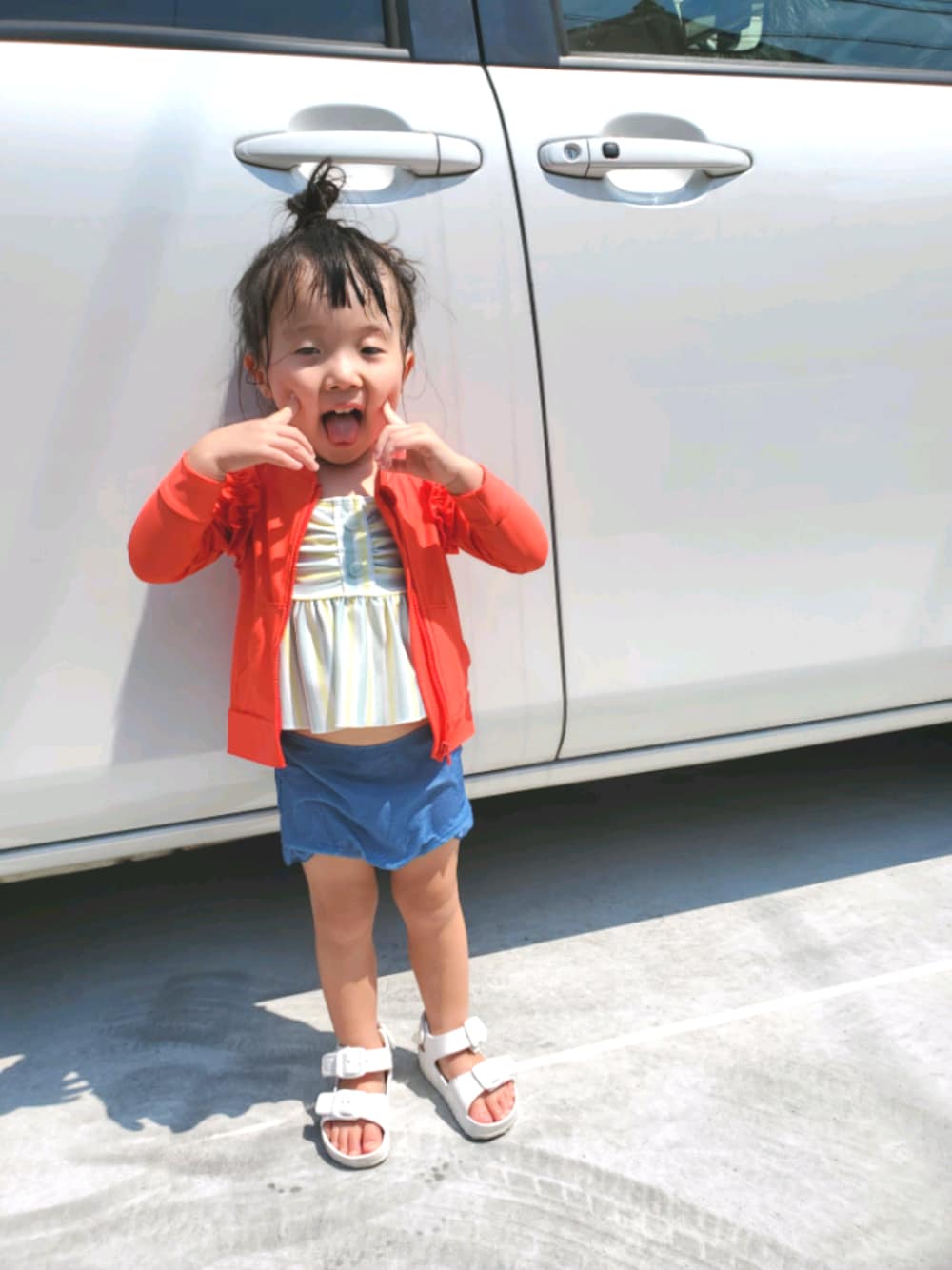 「休日スタイル、キッズコーデ、女の子コーデ、夏コーデ、水着、ラッシュガード」｜「apres les coursのストライプセパレート水着_UVカット（水着、グリーン系）」を使った、あみおさん（キッズ・80cm）の夏コーディネートの1枚目の写真